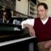 Tom Lehrer, satirista e matemático, morre aos 97