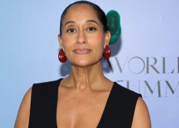 Tracee Ellis Ross Minimalist Travel Hack: 2 pares de roupas íntimas