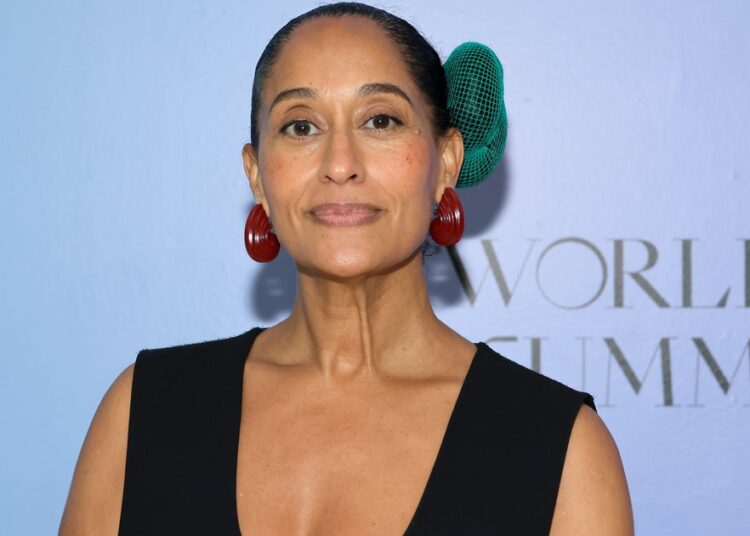 Tracee Ellis Ross Minimalist Travel Hack: 2 pares de roupas íntimas