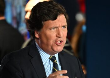 Tucker Carlson critica as empresas de apostas esportivas em discursos de fogo