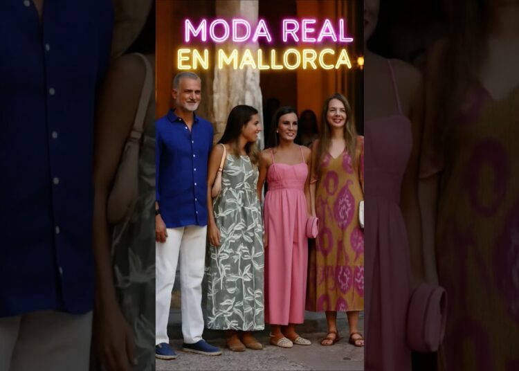 Así luce la REALEZA española en Mallorca Moda de verano REAL #famosos #reyesespaña #princesa #short