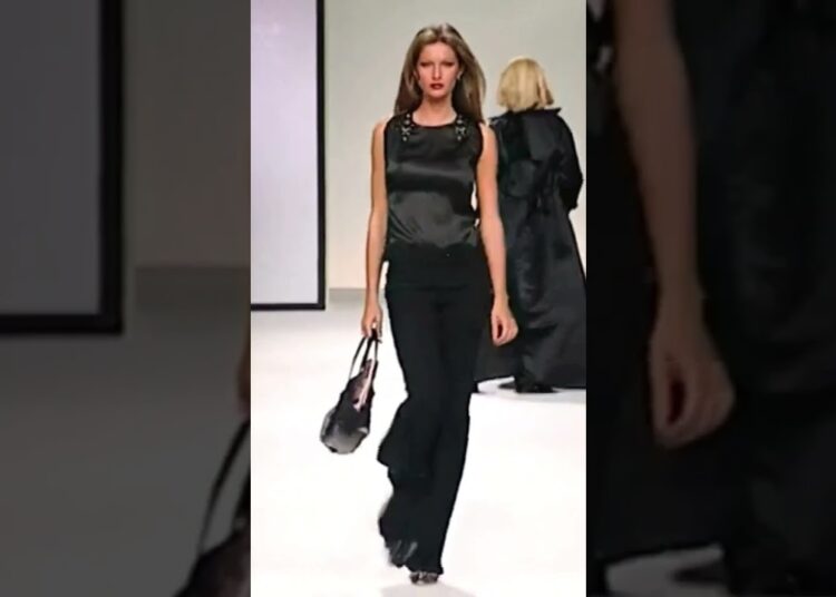 Gisele Bündchen vs Fernanda Tavares. Two Brazilian Bombshells  #giselebundchen #brazil #shorts