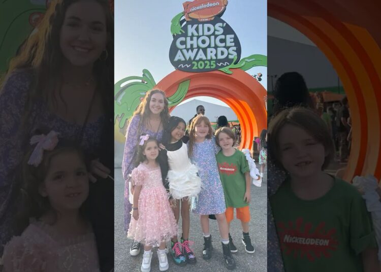Adley swaps gifts with Lilo from new Lilo and Stitch movie! Niko Navey meet Kids Choice Awards stars