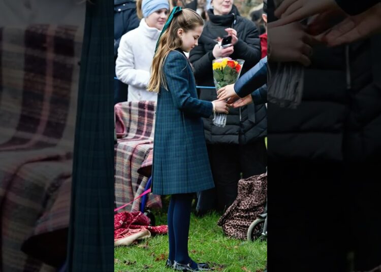 Princess Charlotte when given flowers #royal #princewilliam #katemiddeleton