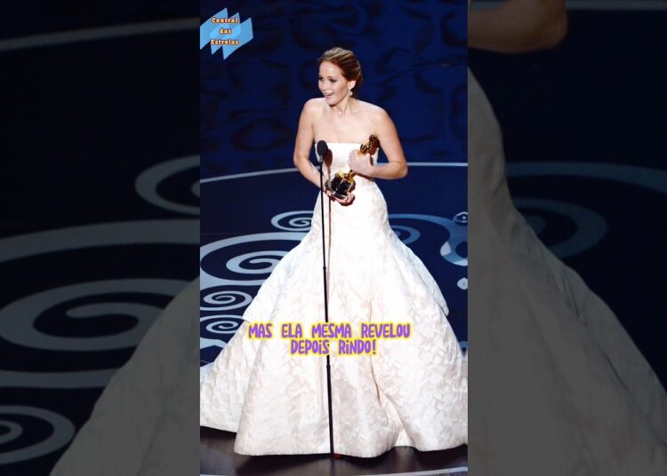 Jennifer Lawrence🌟E seu “acidente” fashion🫢#famosos #entretenimento  #noticias