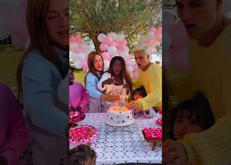 TITI GAGLIASSO COMEMORANDO 12 ANOS COM BOLO GIGANTE! #fofoca #celebridades #famosos