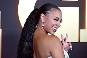 A atriz 'Power' presa, acusada de conduta desordeira, crueldade com crianças em Dekalb