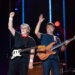 A banda de música country dos anos 80 se reúne com o ex -membro exaltado