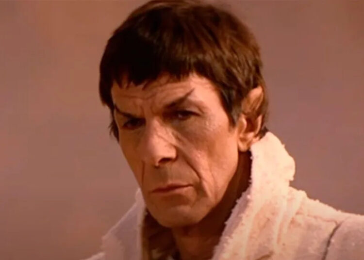 A busca por Spock pela primeira vez. Por que eu acho que sofre muito por tentar ser como um filme de Guerra nas Estrelas