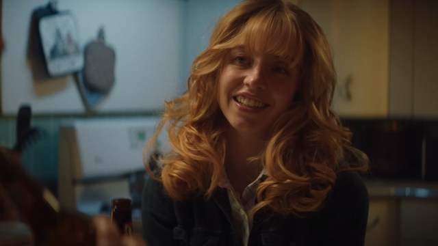 A co-estrela de Sydney Sweeney bate reação americana em meio à controvérsia de jeans