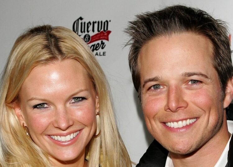 A esposa afastada de Scott Wolf, Kelley Wolf, afirma que 'muitos' a traíam