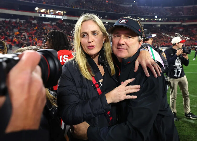 A esposa do treinador da Geórgia, Kirby Smart, Mary Beth All in Taylor Swift-Travis Kelce Love Story