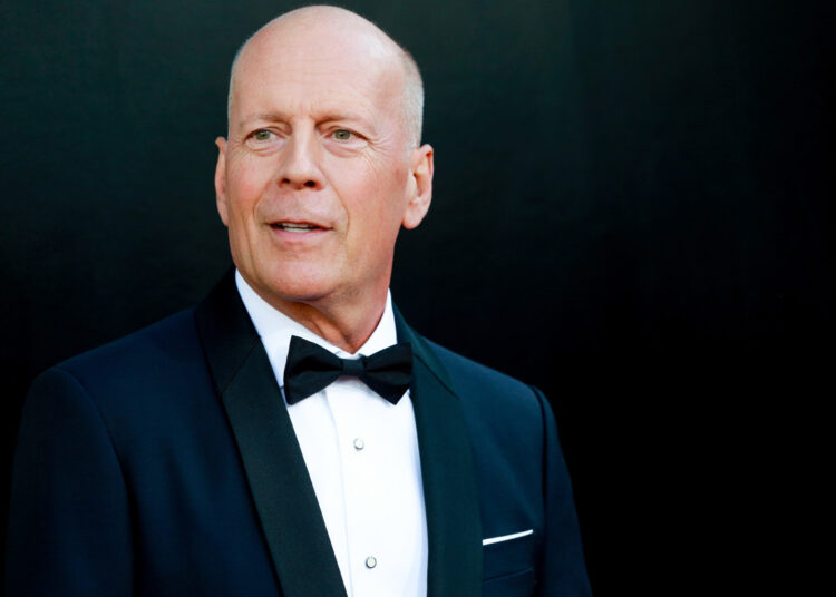 A família Bruce Willis toma uma decisão difícil, à medida que sua condição piora