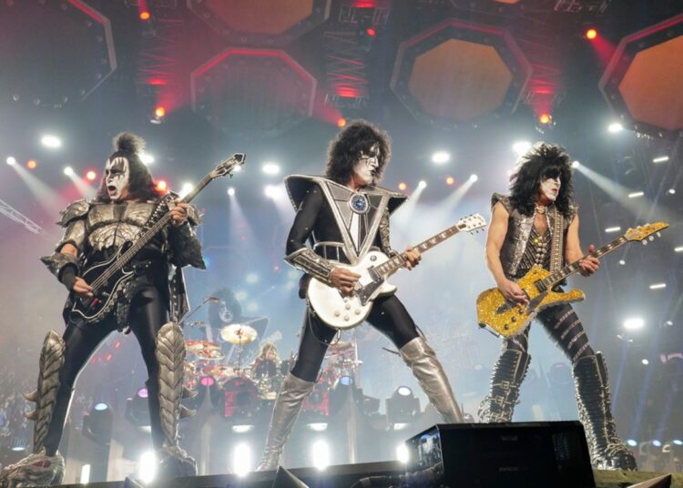 Gene Simmons, da esquerda, Tommy Thayer e Paul Stanley