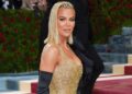 A jornada de Khloe Kardashian para a autenticidade e auto-aceitação