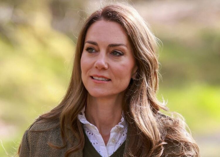 A princesa Kate revela novos cabelos loiros durante o passeio em família - Notícias de celebridades - entretenimento