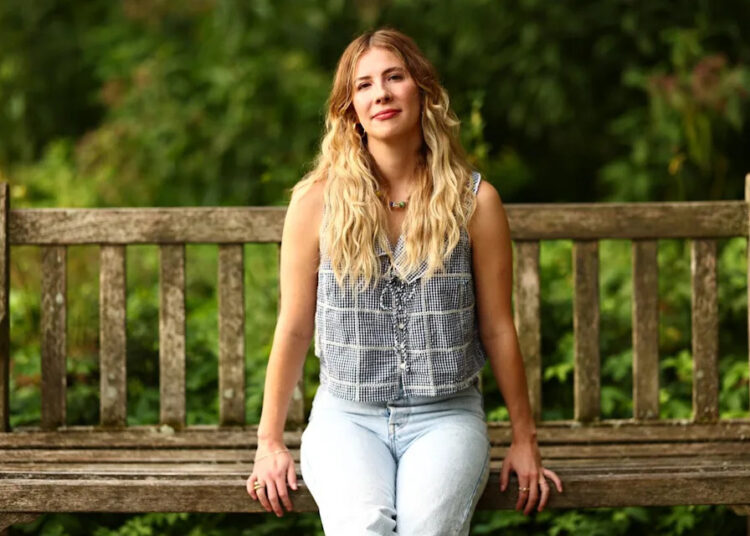 A rainha do romance Emily Henry está de olho em um universo cinematográfico
