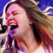 A surpreendente conexão de Kelly Clarkson com uma lenda do rock-através de seu ex-marido falecido