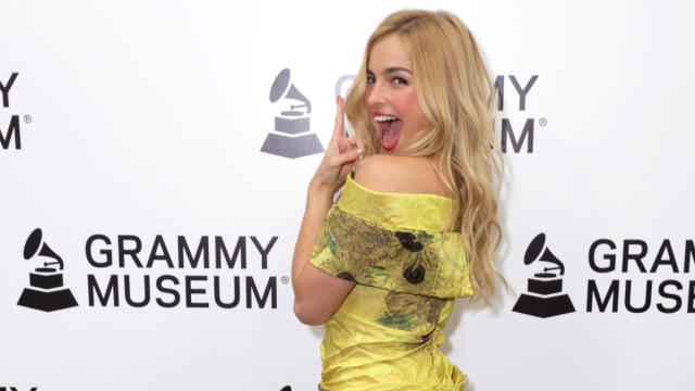 Addison Rae usava o arquivo Rodarte inspirado em van Gogh para o Grammy Museum