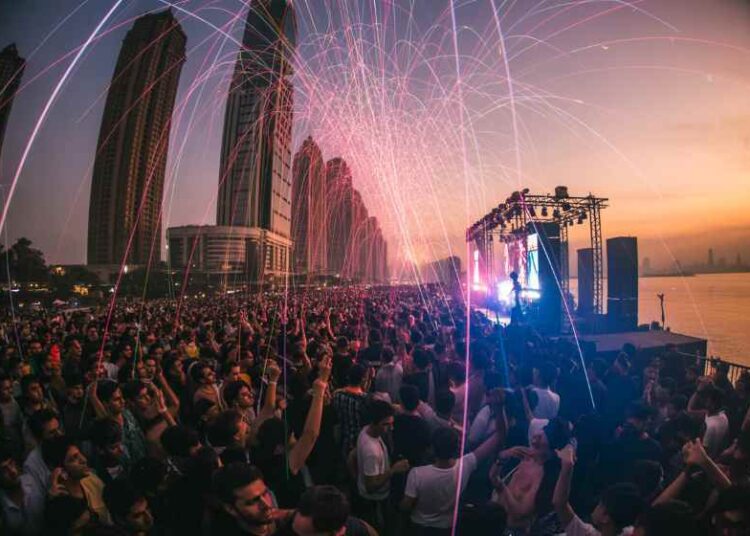 Agora, descubra o novo centro de turismo musical de Mumbai, enquanto o Sunburn Festival se muda para a edição 2025