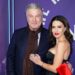 Alec e Hilaria Baldwin reencenam icônico cena de dança suja - notícias de celebridades - entretenimento