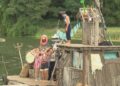 Âncora de gotas de circo flutuante em Frankfort | Entretenimento