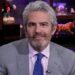 Andy Cohen bate Kim Davis sobre a postura do casamento entre pessoas do mesmo sexo