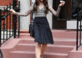 Anne Hathaway cai escadas, quebra o sapato durante o conjunto embaraçoso de 'Devil Wears Prada 2'