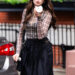 Anne Hathaway leva uma queda difícil no salto quebrado enquanto filmando 'Devil Wears Prada 2': foto