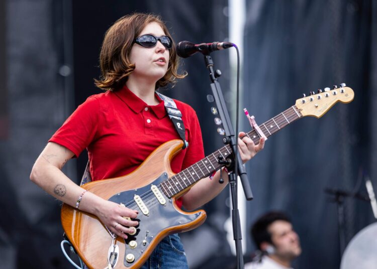 Assista Snail Mail de estréia de novas músicas 'My Maker' e 'Ricochet' na turnê mais perto de Seattle