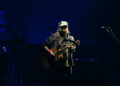Assista a Neil Young Debut New Song 'Big Crime' em protesto na aquisição do DC de Donald Trump