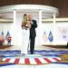 Assista a Trump-Melânia, os imitadores agirem estranhos em 'Dancing With the Stars' de Israel