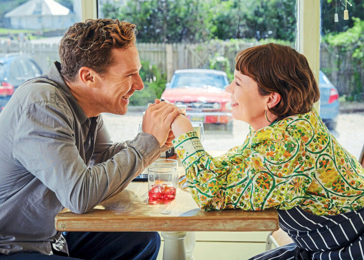 Benedict Cumberbatch e Olivia Colman enfrentam 'o remake' The War of the Roses '' The Roses ' - Star Magazine