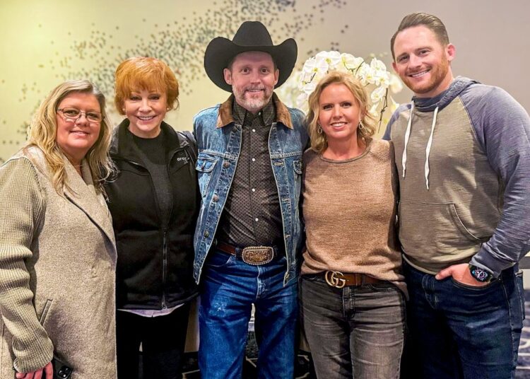 Brandon Blackstock manchado de Reba McEntire meses antes de sua morte