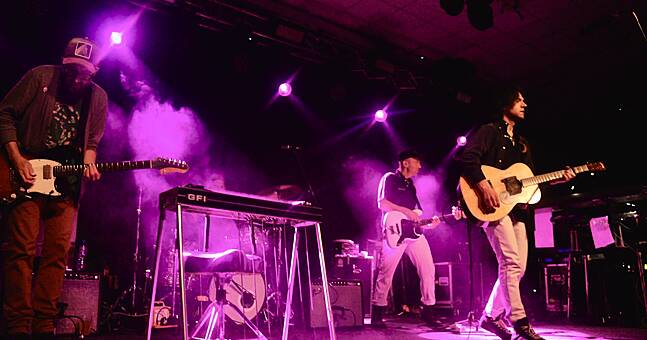 Bright Eyes Anuncie EP e Compartilhe um novo videoclipe com Hurray para o Riff Raff's Alynda Segarra