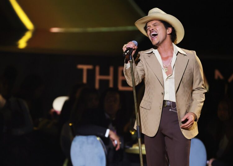 Bruno Mars Books Planos de Ano Novo no Dolby Live no Park MGM