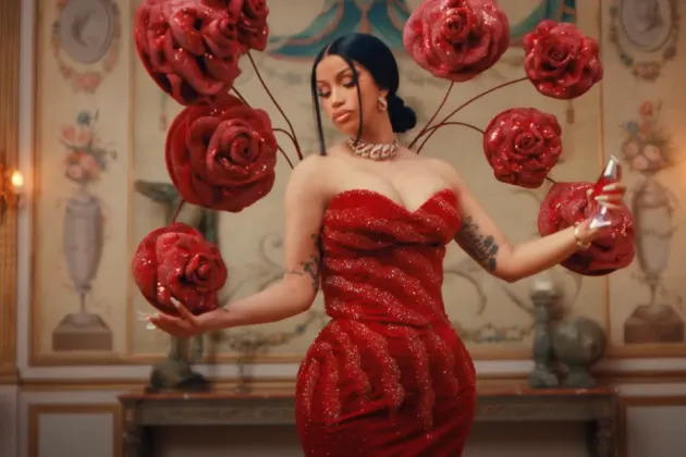 Cardi B assume o videoclipe Jay-Z Classic no luxuoso “Imaginary Playerz”