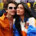 Casais de celebridades redefinindo o amor moderno de maneiras únicas