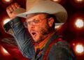 Charley Crockett mostra o álbum de um dólar por dia no Palácio de Nashville