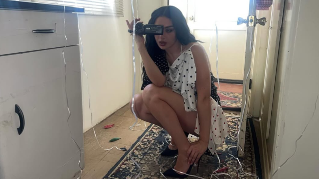 Charli XCX tira para baixo para nova sessão de fotos