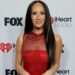 Cheryl Burke pede desculpas depois de usar o som do bala no post antes de fotografar