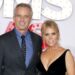 Cheryl Hines diz que não há 'ponto' passando por 'todos os rumores' depois do escândalo de caso do marido RFK Jr.