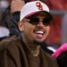 Chris Brown surpreende o jovem fã com US $ 10 mil e um carro novo