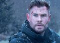 Chris Hemsworth revela um abdômen impressionante em fotos e fãs sem camisa estão perdendo