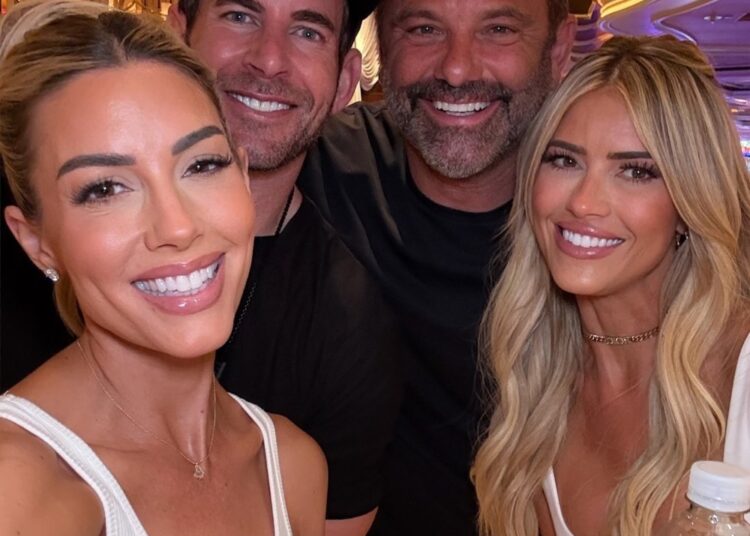 Christina Haack, namorado posar com Tarek El Moussa no aniversário do filho