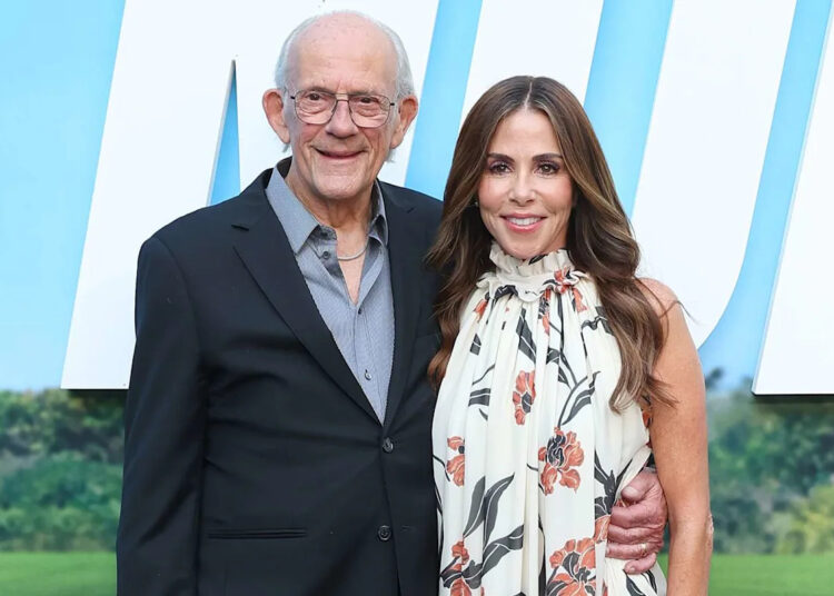 Christopher Lloyd, 86, e esposa Lisa Loiacono saem para uma noite de encontro raro na estréia de “Nobody 2”