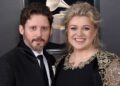 Como Kelly Clarkson lidou em meio ao câncer de Brandon Blackstock (excl)