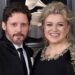 Como Kelly Clarkson lidou em meio ao câncer de Brandon Blackstock (excl)