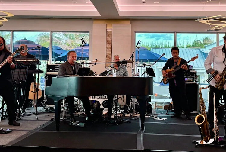 Como uma banda local de tributo a Billy Joel Rose à fama nacional