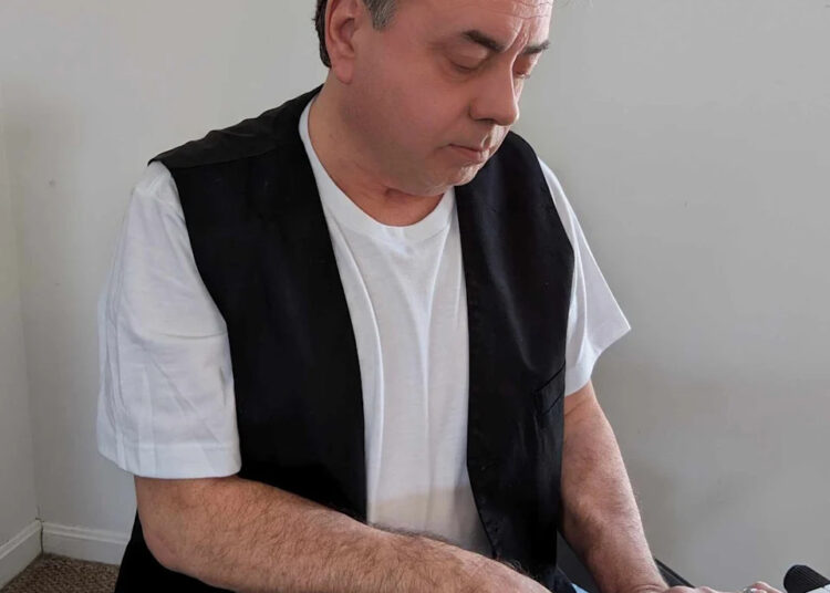 Dan Kirouac traz o programa de música McCartney para a Biblioteca Lunenburg